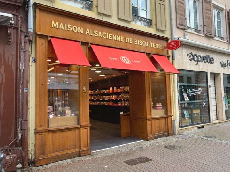 PHOTO BOUTIQUE COLMAR 1 | Clean glass 68 Nettoyage des stores pour La Maison Alsacienne de Biscuiterie Illzach